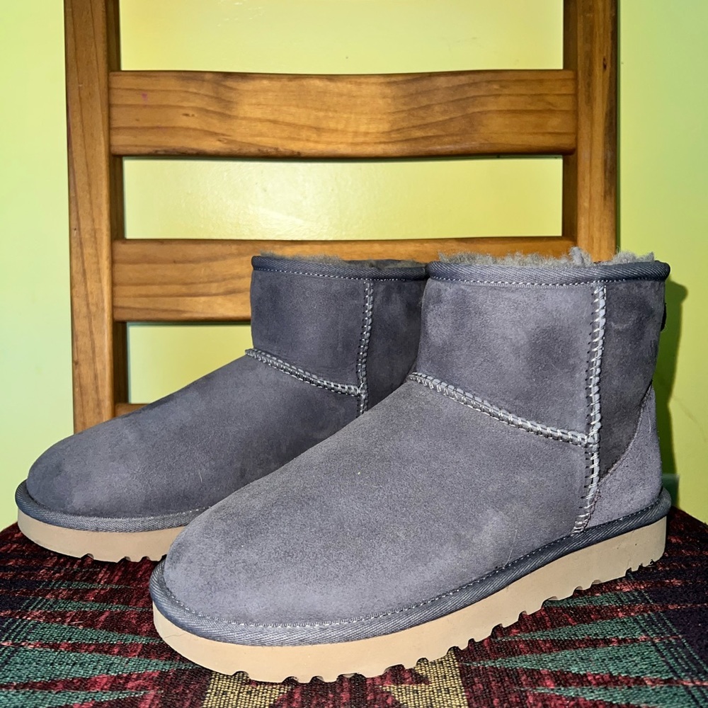 Ugg Mini - image 1